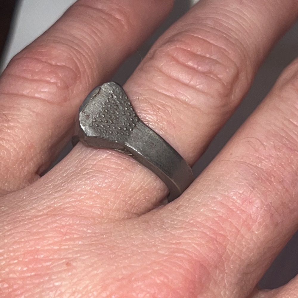 Metal Ring - Picture 8 of 11